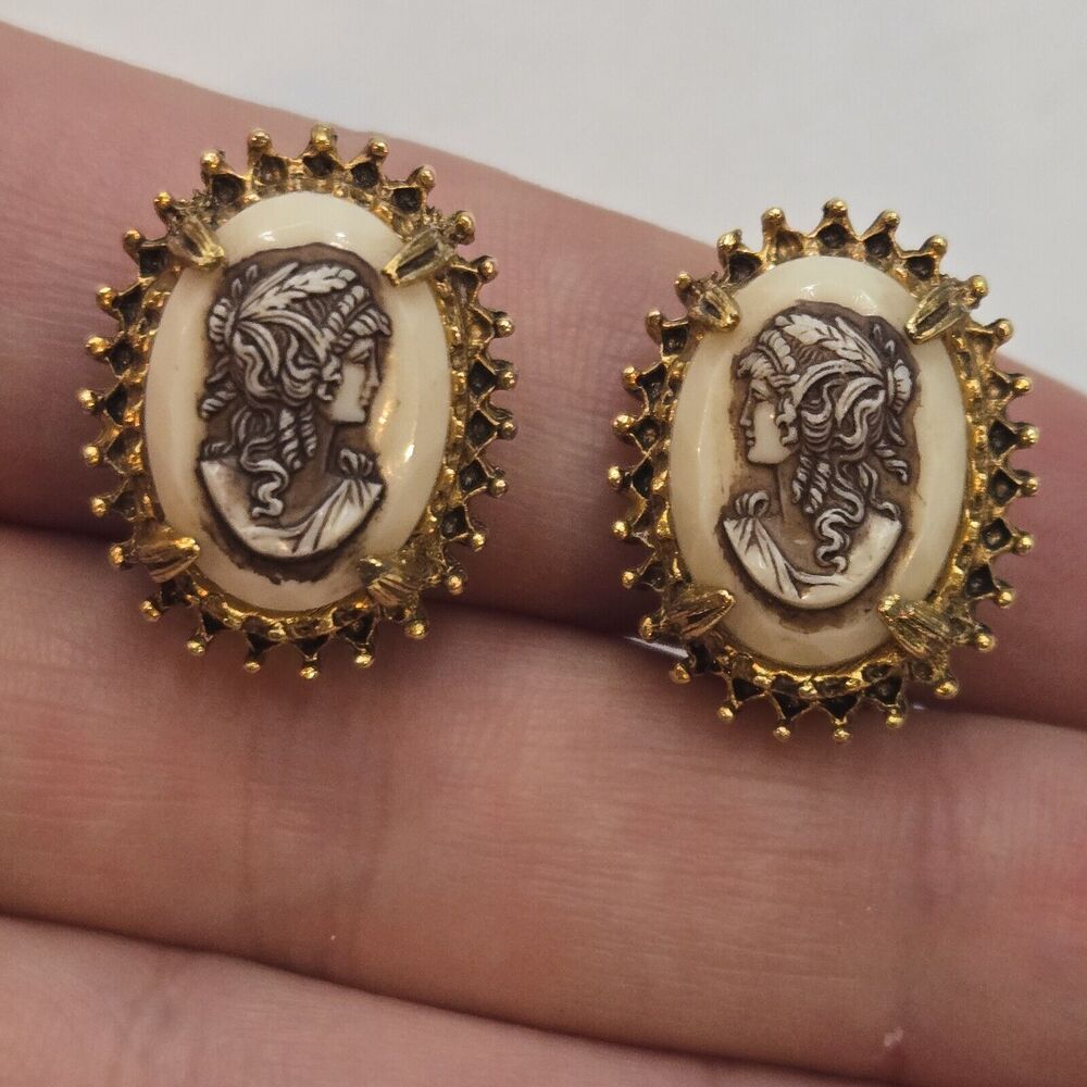 Vintage Florenza Victorian Revival Plastic Cameo Earrings Clip On